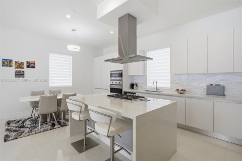 Villa ou maison à vendre à Doral, Floride: 5 chambres, 342.81 m2 № 2247006 - photo 14