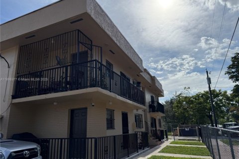 Commercial property in Miami, Florida 303.23 sq.m. № 2090369 - photo 30