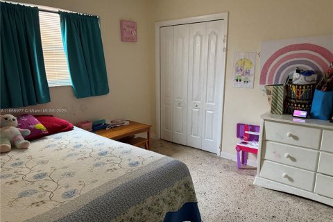 Commercial property in Miami, Florida 303.23 sq.m. № 2090369 - photo 26