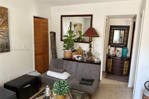 Commercial property in Miami, Florida 303.23 sq.m. № 2090369 - photo 19