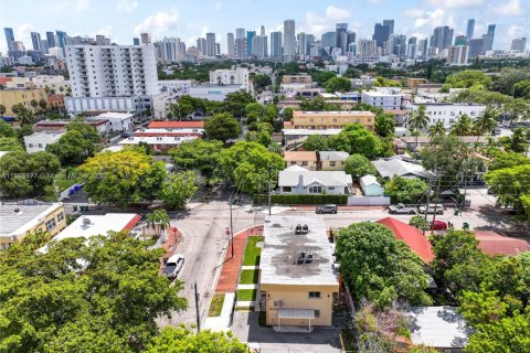 Commercial property in Miami, Florida 303.23 sq.m. № 2090369 - photo 10