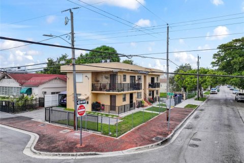 Commercial property in Miami, Florida 303.23 sq.m. № 2090369 - photo 7