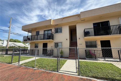 Commercial property in Miami, Florida 303.23 sq.m. № 2090369 - photo 17