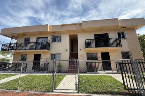 Commercial property in Miami, Florida 303.23 sq.m. № 2090369 - photo 16