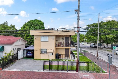 Commercial property in Miami, Florida 303.23 sq.m. № 2090369 - photo 4