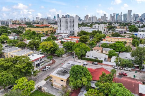 Commercial property in Miami, Florida 303.23 sq.m. № 2090369 - photo 12