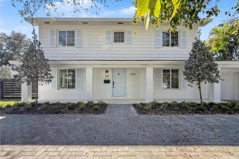 Villa ou maison à Pinecrest, Floride 4 chambres, 220.36 m2 № 2031986