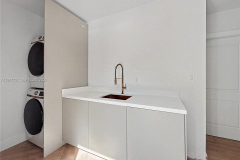 Villa ou maison à vendre à Pinecrest, Floride: 4 chambres, 220.36 m2 № 2031986 - photo 6