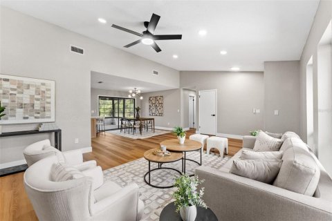 House in Edgewater, Florida 3 bedrooms, 178.74 sq.m. № 2203660 - photo 10