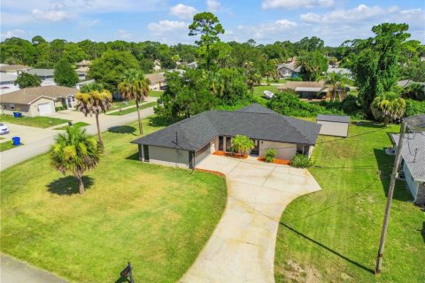 House in Edgewater, Florida 3 bedrooms, 178.74 sq.m. № 2203660 - photo 2