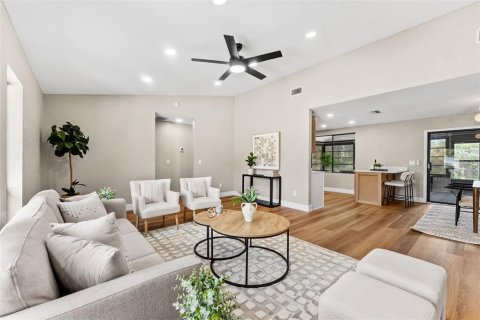House in Edgewater, Florida 3 bedrooms, 178.74 sq.m. № 2203660 - photo 9