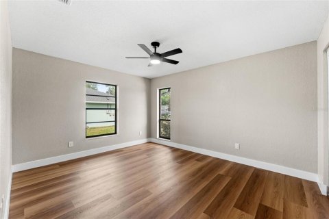 House in Edgewater, Florida 3 bedrooms, 178.74 sq.m. № 2203660 - photo 25
