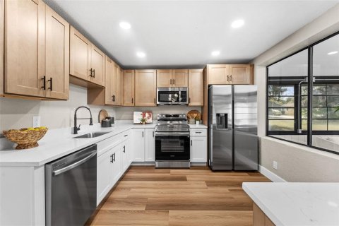 House in Edgewater, Florida 3 bedrooms, 178.74 sq.m. № 2203660 - photo 13