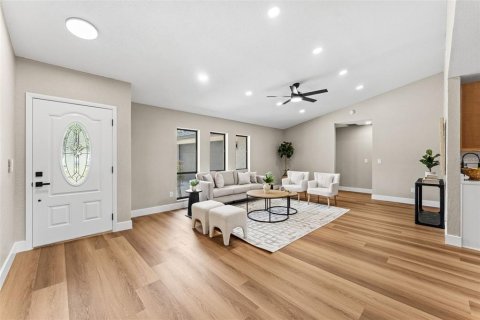 House in Edgewater, Florida 3 bedrooms, 178.74 sq.m. № 2203660 - photo 7