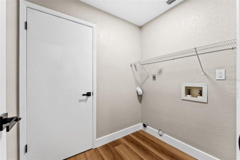 House in Edgewater, Florida 3 bedrooms, 178.74 sq.m. № 2203660 - photo 24