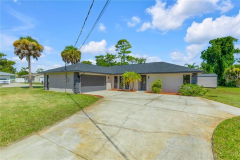House in Edgewater, Florida 3 bedrooms, 178.74 sq.m. № 2203660 - photo 4