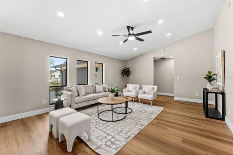 House in Edgewater, Florida 3 bedrooms, 178.74 sq.m. № 2203660 - photo 8