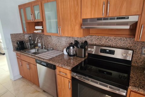 Condominio en venta en Miami Beach, Florida, 2 dormitorios, 77.02 m2 № 1710343 - foto 9