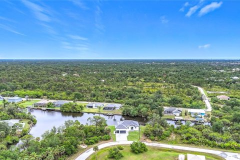 House in Port Charlotte, Florida 4 bedrooms, 187.71 sq.m. № 1805814 - photo 4