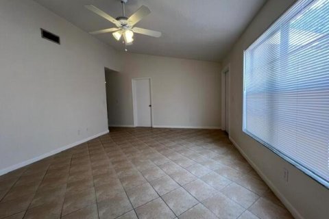 Apartamento en alquiler en Wellington, Florida, 6 dormitorios, 237.83 m2 № 2085850 - foto 2
