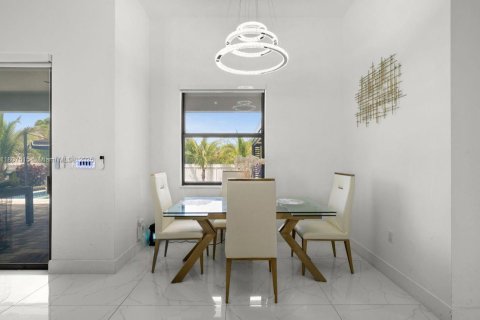 Casa en venta en Cape Coral, Florida, 3 dormitorios № 1874364 - foto 9