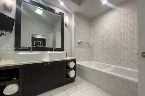 Купить кондоминиум в Дорал, Флорида 1 спальня, 65.5м2, № 2053380 - фото 17