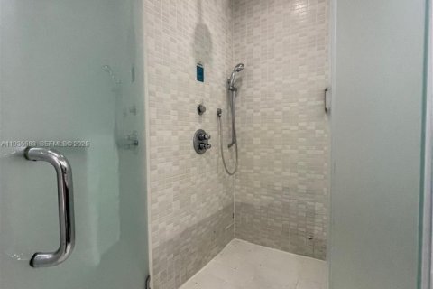 Купить кондоминиум в Дорал, Флорида 1 спальня, 65.5м2, № 2053380 - фото 20