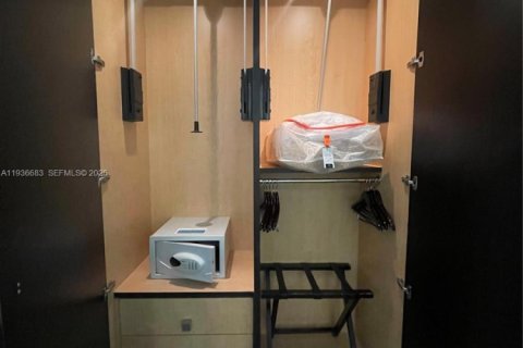 Купить кондоминиум в Дорал, Флорида 1 спальня, 65.5м2, № 2053380 - фото 25