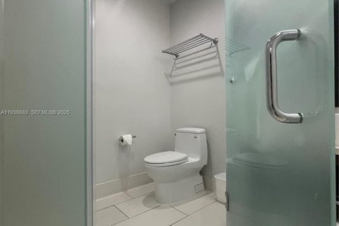 Купить кондоминиум в Дорал, Флорида 1 спальня, 65.5м2, № 2053380 - фото 19