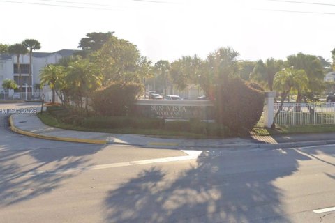 Condominio en venta en Tamarac, Florida, 2 dormitorios, 95.69 m2 № 2076110 - foto 2