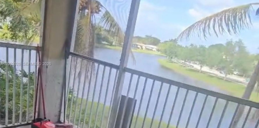 Condominio en Tamarac, Florida, 2 dormitorios  № 2076110