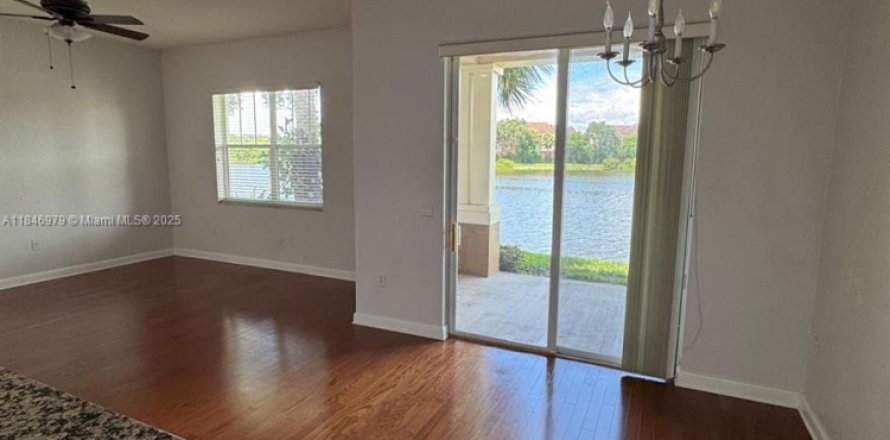 Condominio en West Palm Beach, Florida, 3 dormitorios № 1845498