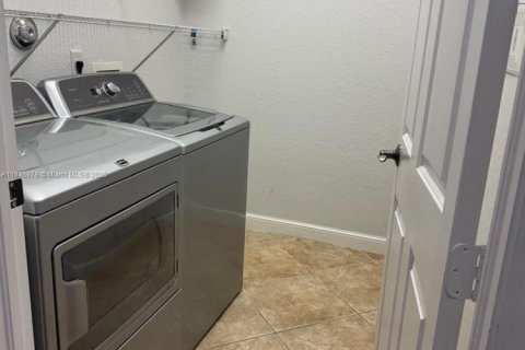 Condominio en alquiler en West Palm Beach, Florida, 3 dormitorios, 135.17 m2 № 1845498 - foto 17