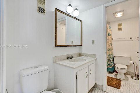 Condo in Pembroke Pines, Florida, 1 bedroom  № 1994957 - photo 18