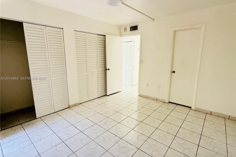 Copropriété à louer à Miami, Floride: 3 chambres, 117.61 m2 № 2171309 - photo 14