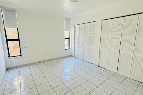 Copropriété à louer à Miami, Floride: 3 chambres, 117.61 m2 № 2171309 - photo 13