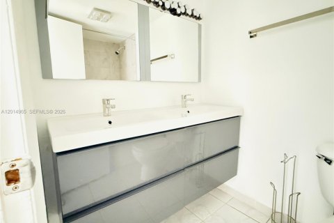Copropriété à louer à Miami, Floride: 3 chambres, 117.61 m2 № 2171309 - photo 15