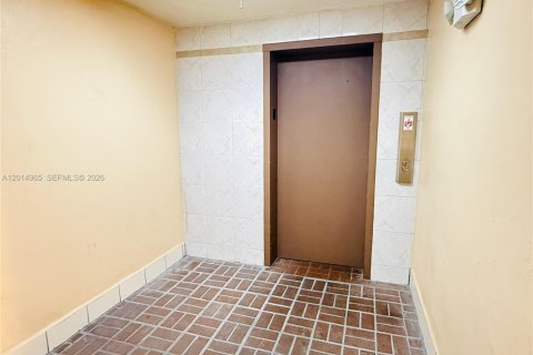 Copropriété à louer à Miami, Floride: 3 chambres, 117.61 m2 № 2171309 - photo 19