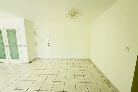 Copropriété à louer à Miami, Floride: 3 chambres, 117.61 m2 № 2171309 - photo 4