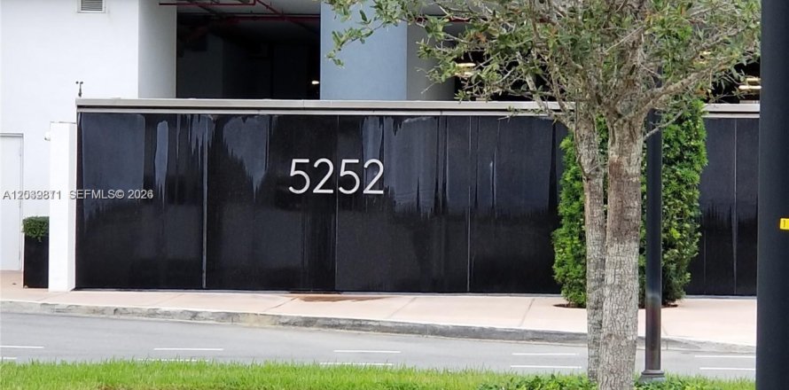 Condo in Doral, Florida, 2 bedrooms № 2087156