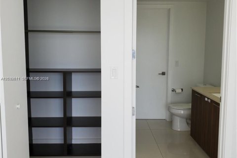 Condo in Doral, Florida, 2 bedrooms № 2087156 - photo 24