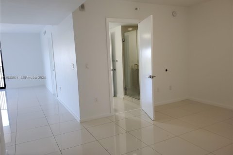 Condo in Doral, Florida, 2 bedrooms № 2087156 - photo 9