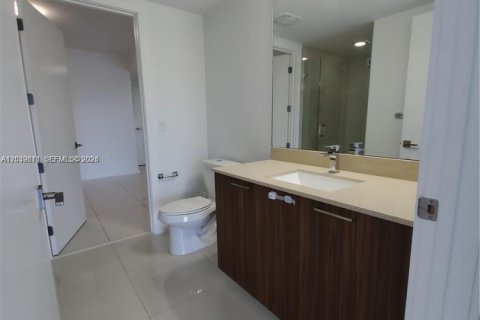 Condo in Doral, Florida, 2 bedrooms № 2087156 - photo 25