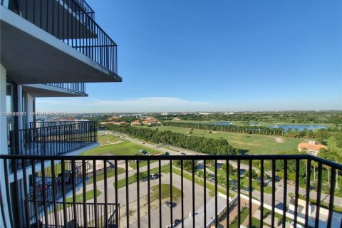 Condo in Doral, Florida, 2 bedrooms № 2087156 - photo 4