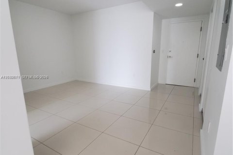 Condo in Doral, Florida, 2 bedrooms № 2087156 - photo 11