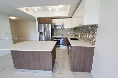 Condo in Doral, Florida, 2 bedrooms № 2087156 - photo 13