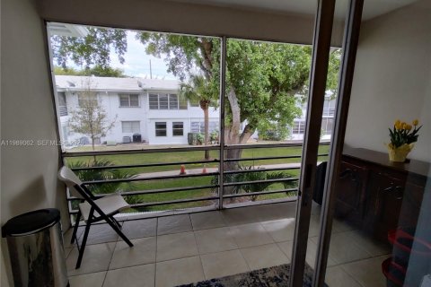 Condominio en venta en Pompano Beach, Florida, 2 dormitorios, 78.97 m2 № 2053167 - foto 11