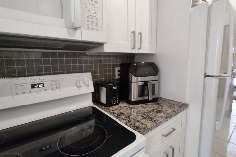 Condominio en venta en Pompano Beach, Florida, 2 dormitorios, 78.97 m2 № 2053167 - foto 4