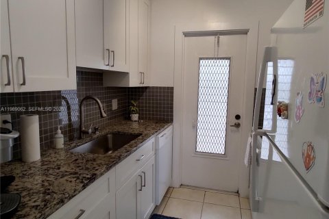 Condominio en venta en Pompano Beach, Florida, 2 dormitorios, 78.97 m2 № 2053167 - foto 6