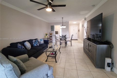 Condominio en venta en Pompano Beach, Florida, 2 dormitorios, 78.97 m2 № 2053167 - foto 10